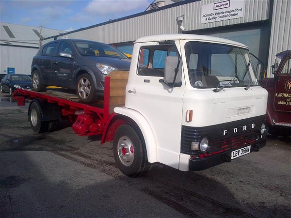 RESTORED FORD D SERIES BEAVERTAIL /FLAT PRESERVED LORRY