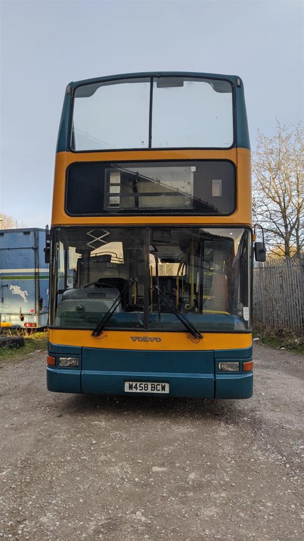 2000 Volvo open top bus