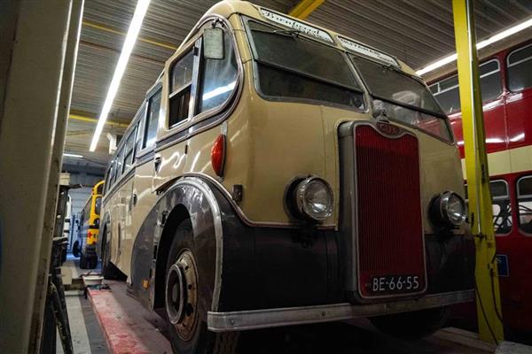 1950 GUY ARAB 30 SEAT COACH IN HOLLAND 1950 GUY ARAB 30 SEAT COACH IN HOLLAND